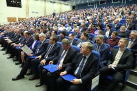 Волгодонск в числе лидеров: Василий Голубев вручил дипломы главам администраций признанных лучшими по итогам оценки эффективности деятельности